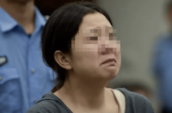 “沉生一个储积你！” 两岁儿子吵醒妈妈睡觉大怒之下用塑料袋将其勒身后又赓续搂着女儿睡觉！ ，江西又名5岁男童充气城堡游玩发作无意悲惨被防护绳勒住滞碍身亡，5岁男童被生母及其男友凌虐致死孩子姥姥至极悲伤